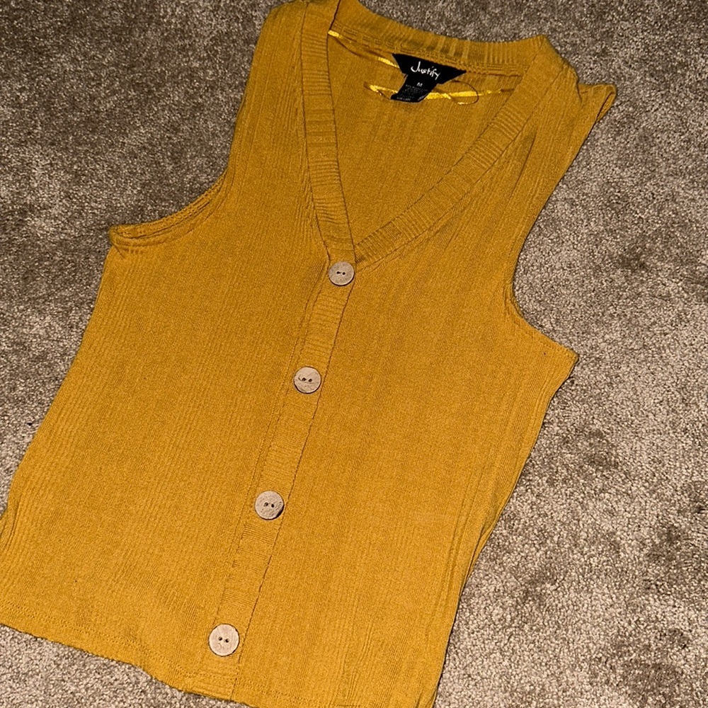 Pre-loved only used once. After pregnancy, clothes don’t fit anymore.